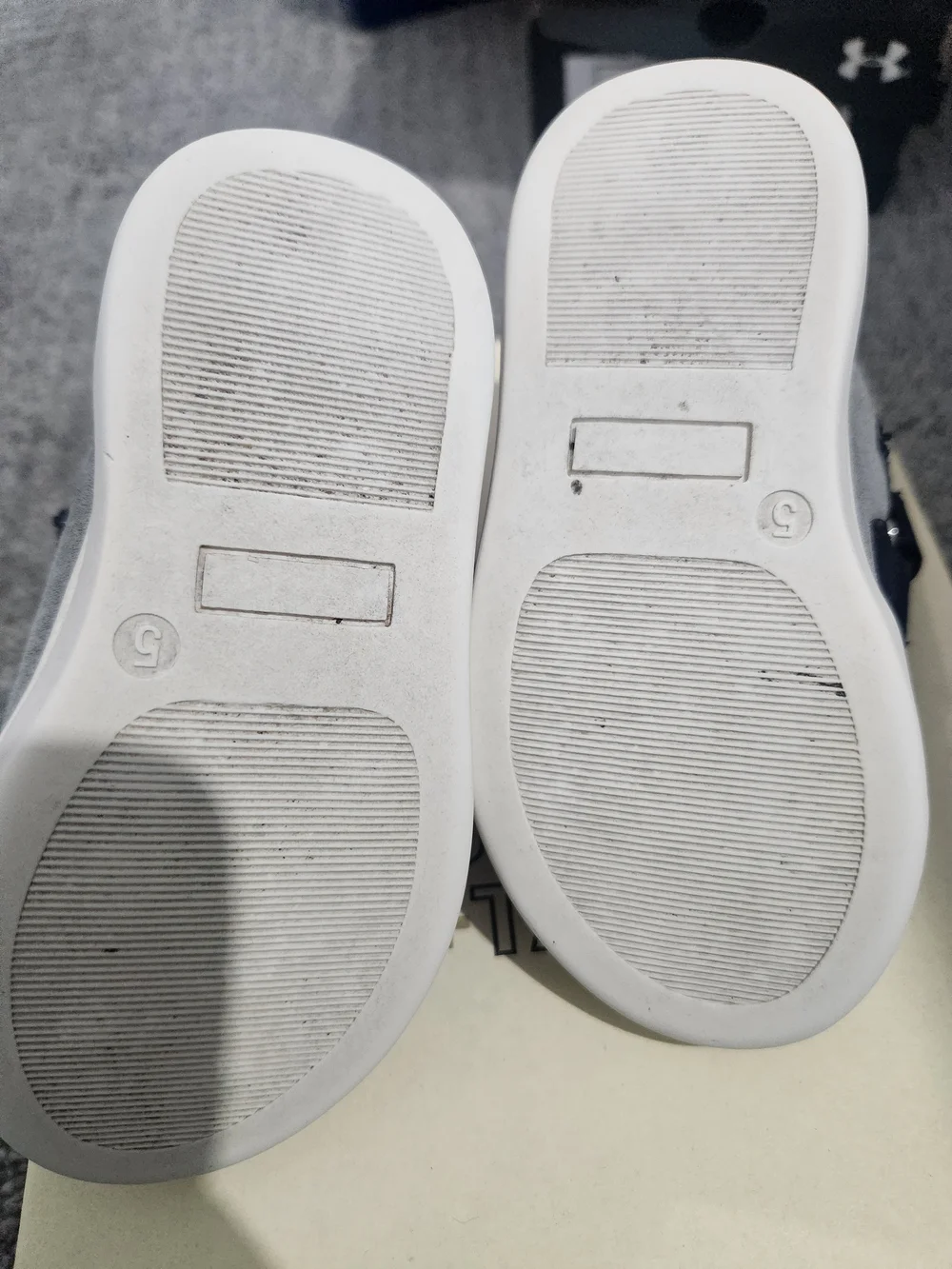 Kids Navy and Light Gray Velcro Sneakers Tucker + Tate Size 5